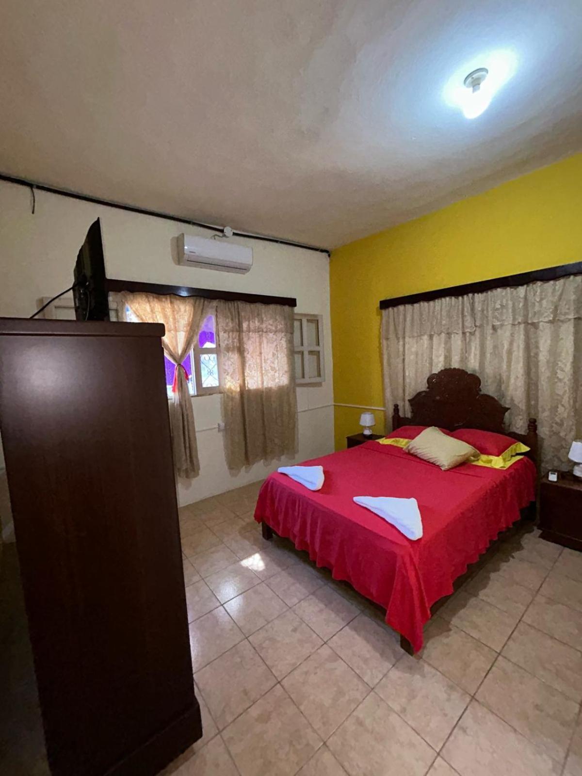 Casa Maya Itza Flores Extérieur photo