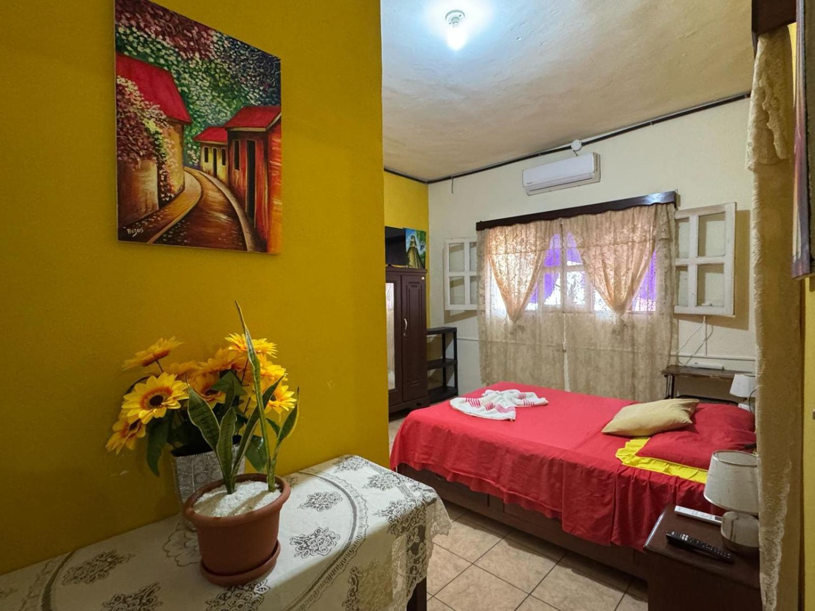 Casa Maya Itza Flores Extérieur photo